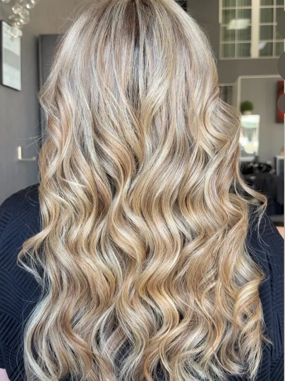 Blonde highlights finished with long, soft waves