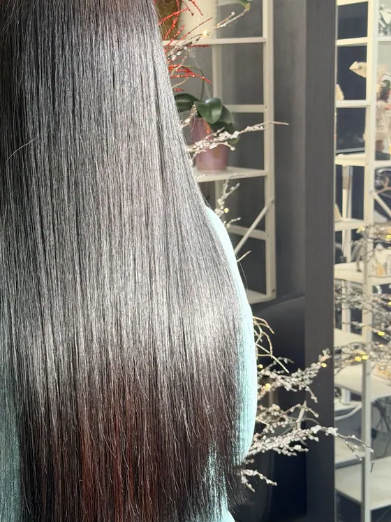Dark brunette length with a high-shine finish