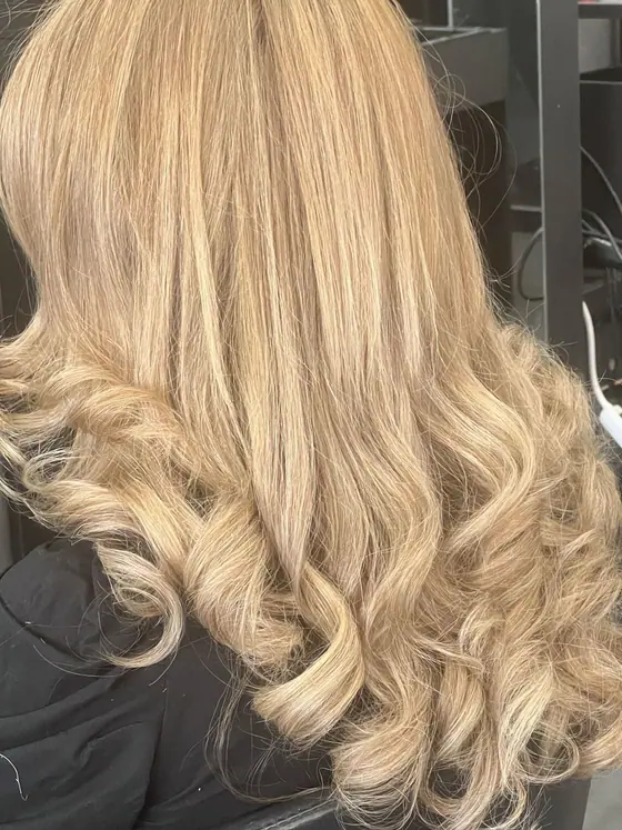 Golden blonde hair in full curls