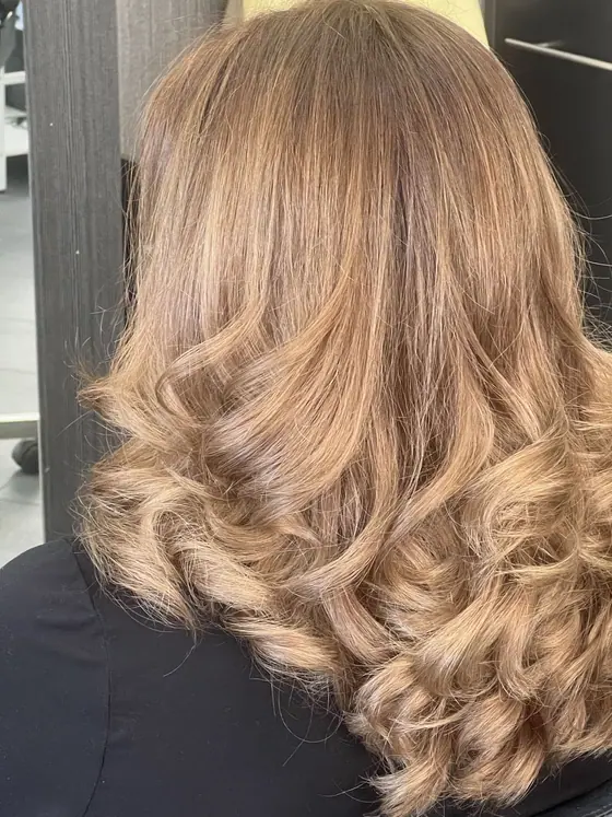 Caramel blonde curls with volume